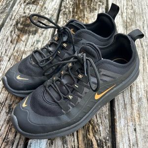 Nike Air Max Axis Women’s Black & Metallic Gold Running Athletic Shoes Size 6.5